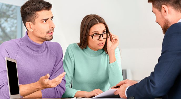 ¿Pueden embargar a mi familia por mis deudas?