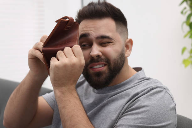 Señales de una mala salud financiera | Bravo